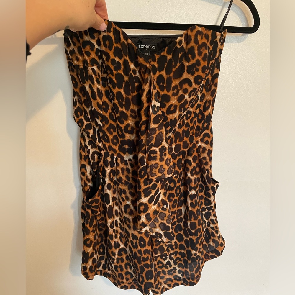 Women’s EXPRESS leopard strapless romper SZ 2